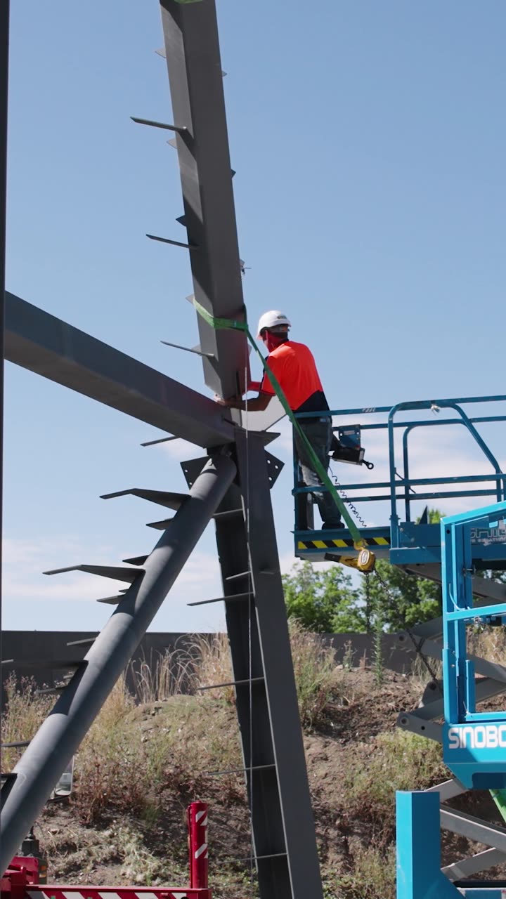 Rigger connecting steel from an elevated work platform